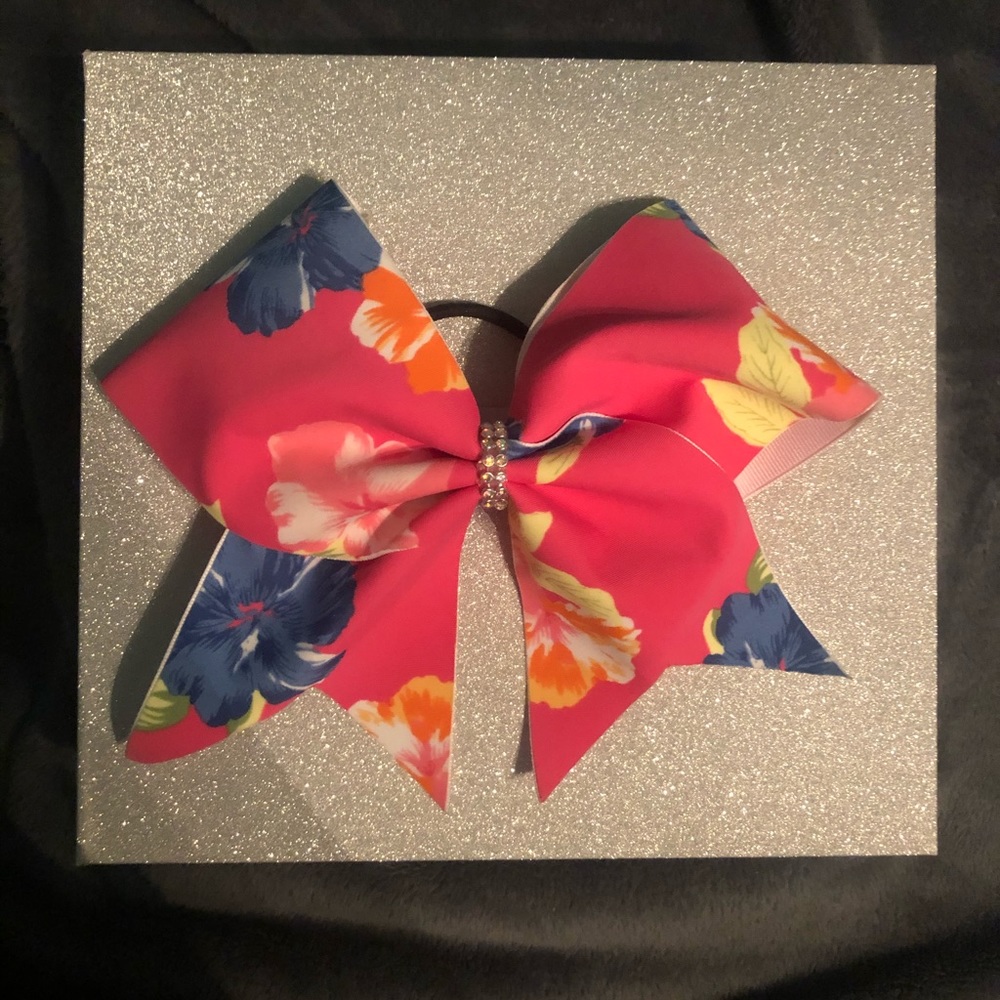 Cheerleading Bows— 1 for 20$ or two for 37$